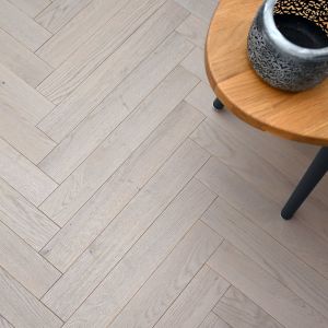 V4 Misty grey strip oak Herringbone